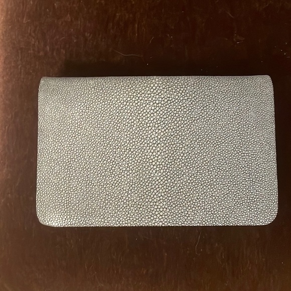 Grey stingray cross body bag - Picture 1 of 5